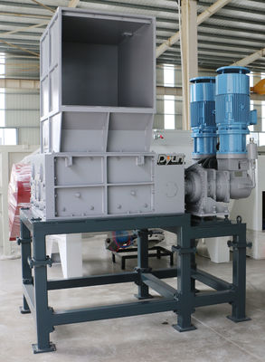 HDPE Blue Drum Foamed Container Empat Poros Sumbu Penghancur Plastik Daur Ulang